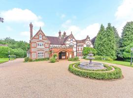 Exquisite Manor House in Surrey Hills，位于Lower Kingswood的度假屋