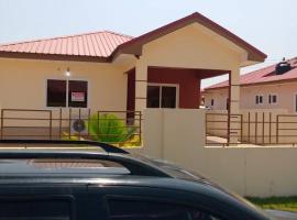 Luxury Tema community 25 gated 3-bedroom house - Fivehills homes，位于特马的酒店