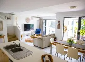 Tropical Getaway in 2 Bedroom Unit in 4 star Resort