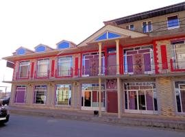 Tubram S Ailəvi Qonaq Evi，位于舍基Şǝki Stansiyası附近的酒店