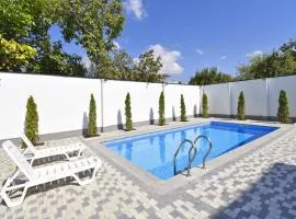 Jrvezh Aygegortsakan Street, 4 bedrooms Luxury house with Spacious swimming pool VJ555