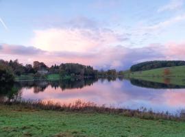 The Coniston Hotel Country Estate & Spa - Skipton，位于加格雷夫的带按摩浴缸的酒店