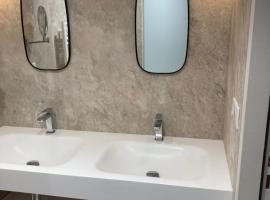 Iskö BaseCamp & Hôtel，位于Burros的酒店