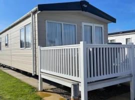 Kilden Kernow - Luxury 6 berth Caravan near Bude，位于布德的别墅