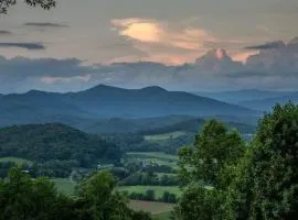 BEST VIEW IN BRYSON CITY IN THE SUGAR SHACK!!