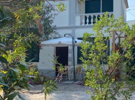 Isola d'Elba casa vacanze - Villa Portello - magnetite - la casina，位于里奥马里纳的酒店
