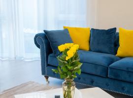 Luxurious Blue&Yellow Apartment in Kaunas Center，位于考纳斯Kaunas Little Theatre附近的酒店