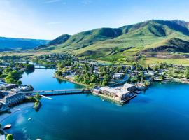 Grandview Lake Chelan- Waterfront View, Pool, Hot tub, Golf, 1 Min To Downtown，位于奇兰的公寓式酒店