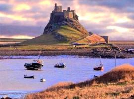 The Ship Inn, Holy Island，位于特维德上游的贝里克的酒店