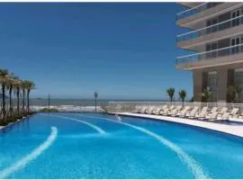 Santos Unlimited 2 Dormitórios, 32o andar com vista Mar!