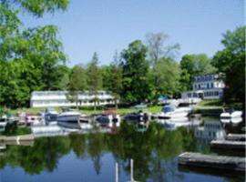 Antons on the Lake，位于Greenwood Lake的酒店