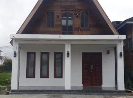 Villa Yasmine Siosar，位于Kabanjahe的酒店