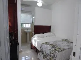 Cozy Studios-Private Entrance- HS Internet-AC-Hot Water-Backup Generator-near the Beach