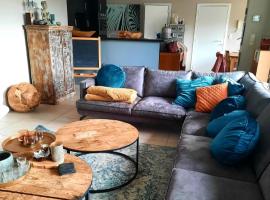 loft appartement met 3 slaapkamers en gratis parking，位于伊赫特赫姆的酒店