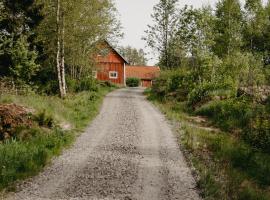 En lantlig idyll med skogen precis utanför dörren!，位于乌拉勒德的酒店