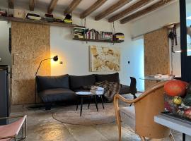 Maison rivière très calme près de Chablis et Noyers sur serein chez un céramiste designer，位于Annay-sur-Serein的酒店