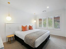 Mediterranean Surfers Paradise Townhouse with BBQ，位于黄金海岸的酒店