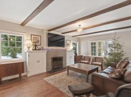 Blue Moose Downtown Home，位于桑德波因特的酒店