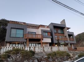 Grace River House-Block B，位于横城的酒店