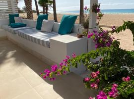 Villa Nº25b Alfredo Marchetti suites on the beach Praia di Chaves，位于Cabeçadas圣母无玷始胎教堂附近的酒店