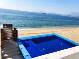 INCREIBLE DEPARTAMENTO A PIE DE PLAYA EN MANZANILLO, COMPLETAMENTE NUEVO，位于曼萨尼约的酒店