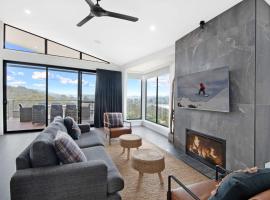 Black Diamond Retreat - Luxury 3BR Home l Lake Views l Fire Pit l WiFi l Bath，位于金德拜恩的酒店