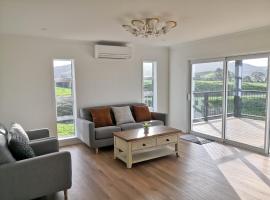 Karapiro Retreats holiday house，位于坎布里奇的酒店