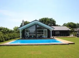 Ferienhaus mit Pool und Sauna am Duemmer See