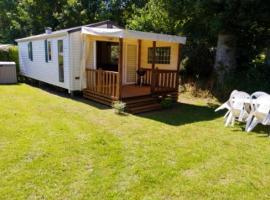 Carnac - Mobil Home - 5 pers - 2 ch - Camping Moulin de Kermaux 4* - Piscine，位于卡纳克的酒店