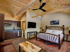 The Lodge by Sunapee Stays，位于Sunapee的酒店