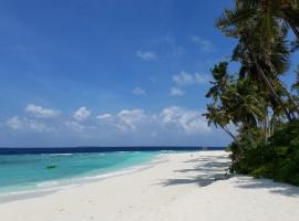 SUNSET BEACH AT CORNERSTAY Fodhdhoo，位于Fodhdhoo的旅馆