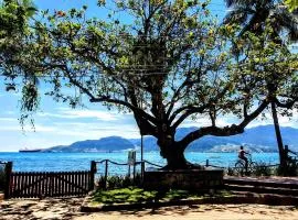 Aconchego e pé na areia em Ilhabela