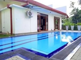Heaven Thalalla- 4BHK Superior Villa With Private Pool and inside apartments，位于南塔拉拉的酒店