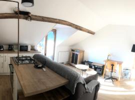 Appartement Cosy 600m Gare - étage 3 - balcon et calme - TV - wifi，位于贝尔奈的酒店