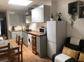 Modern apartment in Bexley - 25 minutes from central London，位于Welling的酒店