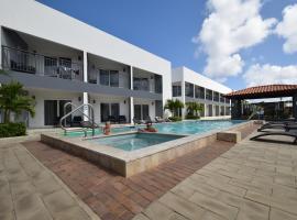 Arena Condos Aruba - few steps from Eagle Beach!，位于棕榈滩的酒店