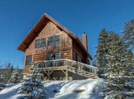 4-Bedroom Chalet Fraternite in Lac-Superieur Tremblant，位于苏必利尔湖的乡村别墅