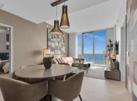 5 Star Hollywood PENTHOUSE BREATHTAKING Ocean View Brand New 2BR BTH