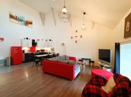 Superbe appartement type loft en duplex rue Buat，位于香槟沙隆的度假短租房