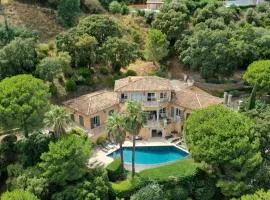 Villa Darius Belle et grande villa, piscine, clim, vue mer Cavalaire sur Mer