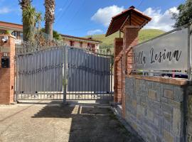 Villa Lesina Casa Vacanze，位于圣塔马里亚迪卡斯特的酒店