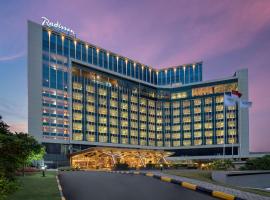 巴淡岛高尔夫及会议中心丽筠酒店，位于巴淡岛中心杭扎机场 - BTH附近的酒店
