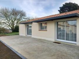 Lac Grand Lieu : maisonnette au calme avec jardin，位于Saint-Lumine-de-Coutais的酒店
