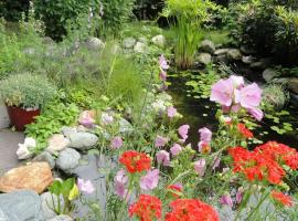 Ruhige Wohnung mit schönem Eigengarten in Seeboden am Millstättersee，位于塞博登的酒店