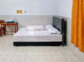 Penginapan B'nusabila Majene RedPartner，位于Majene的酒店