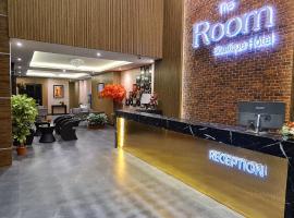 The Room Boutique Hotel，位于色军沙功那空机场 - SNO附近的酒店