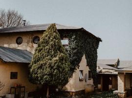 African Leaves Trout Lodge，位于德尔斯特鲁姆消失山谷自然保护区附近的酒店