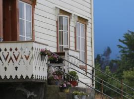 欧沃沃尔农场民宿，位于斯特兰达的酒店