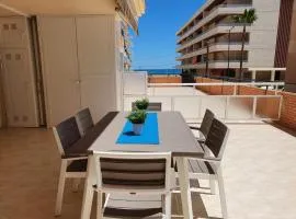 APARTAMENTO CON GRAN TERRAZA, PISCINA Y CON VISTAS AL MAR, A SOLO 50 m DE LA PLAYA