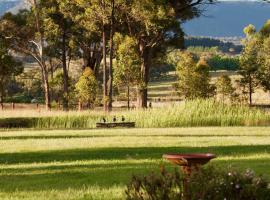 Marigold Cottage, A Blue Mountains Oasis- Spacious, Views & Kangaroos，位于Little Hartley的酒店